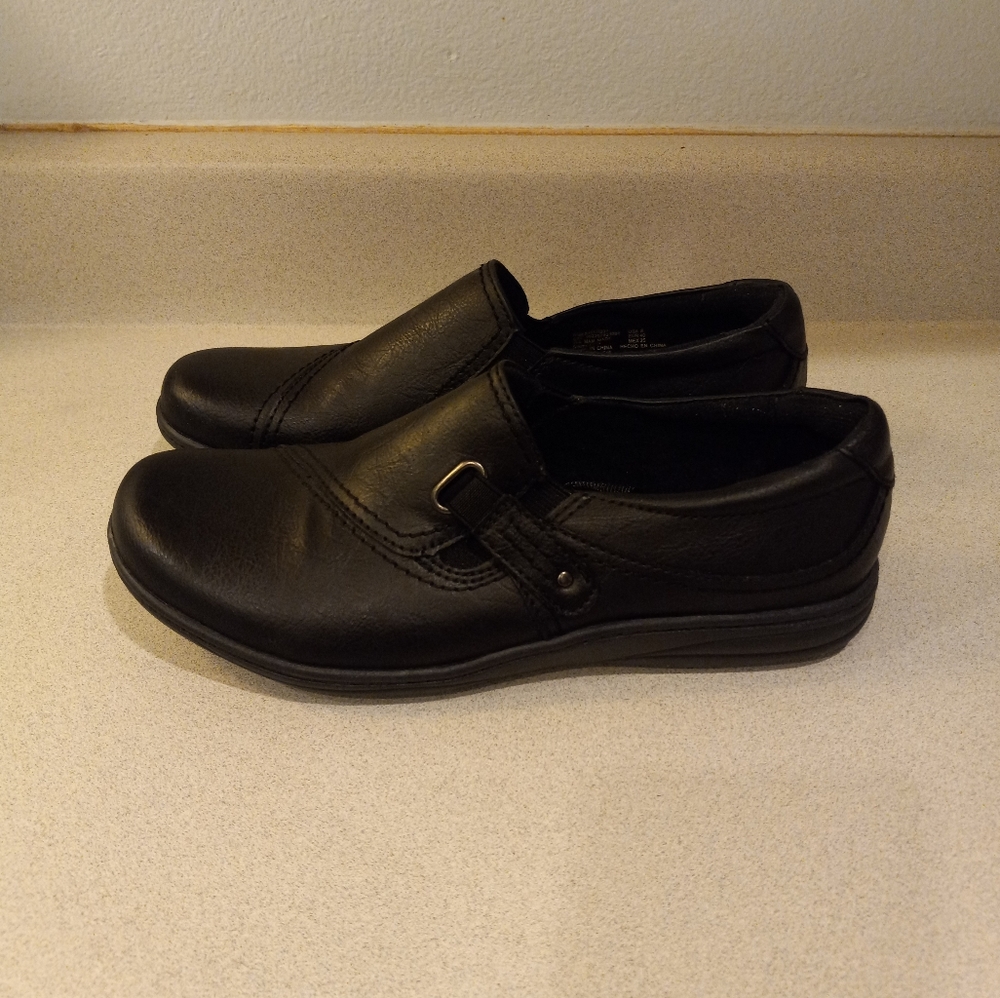 NWOB Earth Spirit Slip Ons